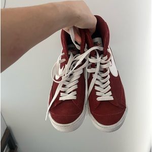 Nike blazers - maroon